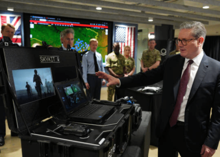Keir Starmer tours Palantir headquarters