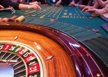 Top Tips for Comparing Live Dealer Baccarat, Blackjack and Roulette Tables