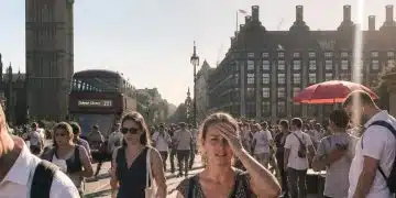 Pedestrians on Westminster Bridge in heatwave