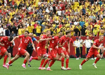 Switzerland team reacts to Vargas' winning penalty to send them to the quarter finals