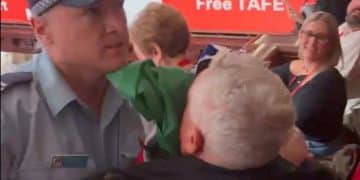 Watch: police violently remove elderly Palestine flag-holders from NSW Labor conference